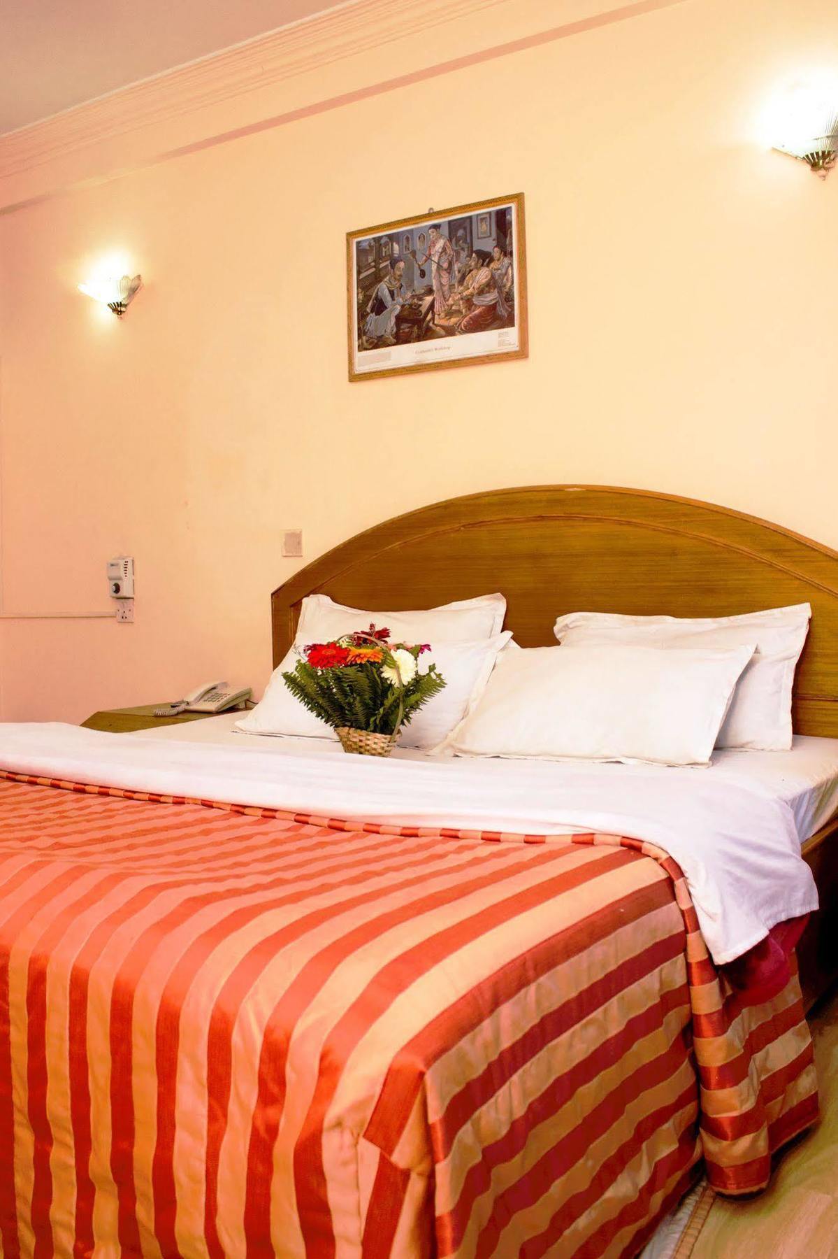 Hotel Kamal Катманду Экстерьер фото