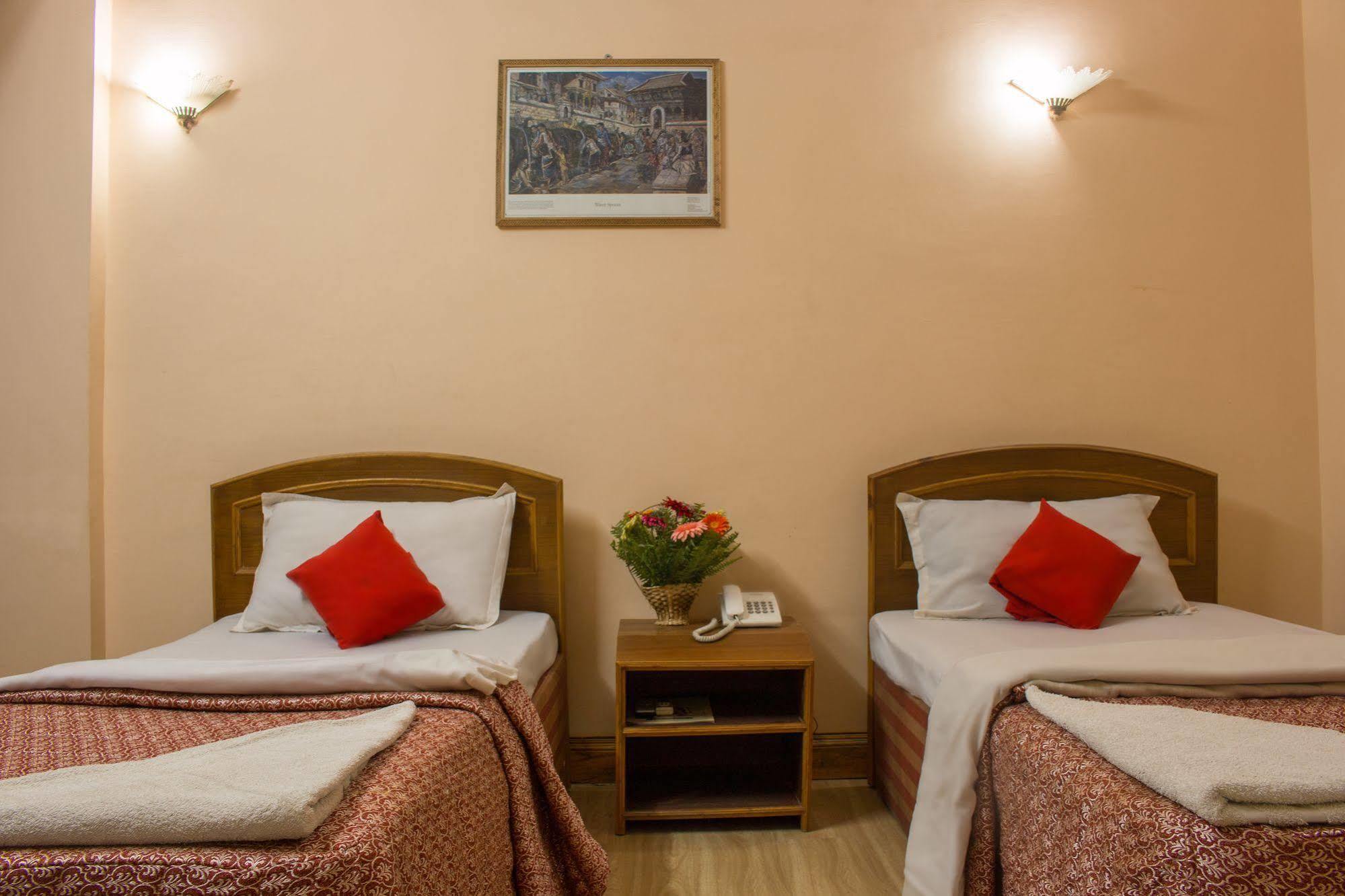Hotel Kamal Катманду Экстерьер фото
