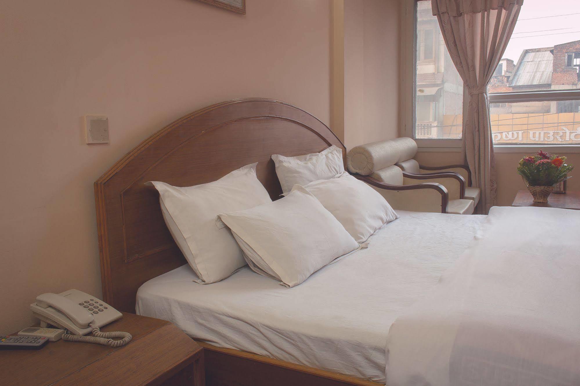 Hotel Kamal Катманду Экстерьер фото
